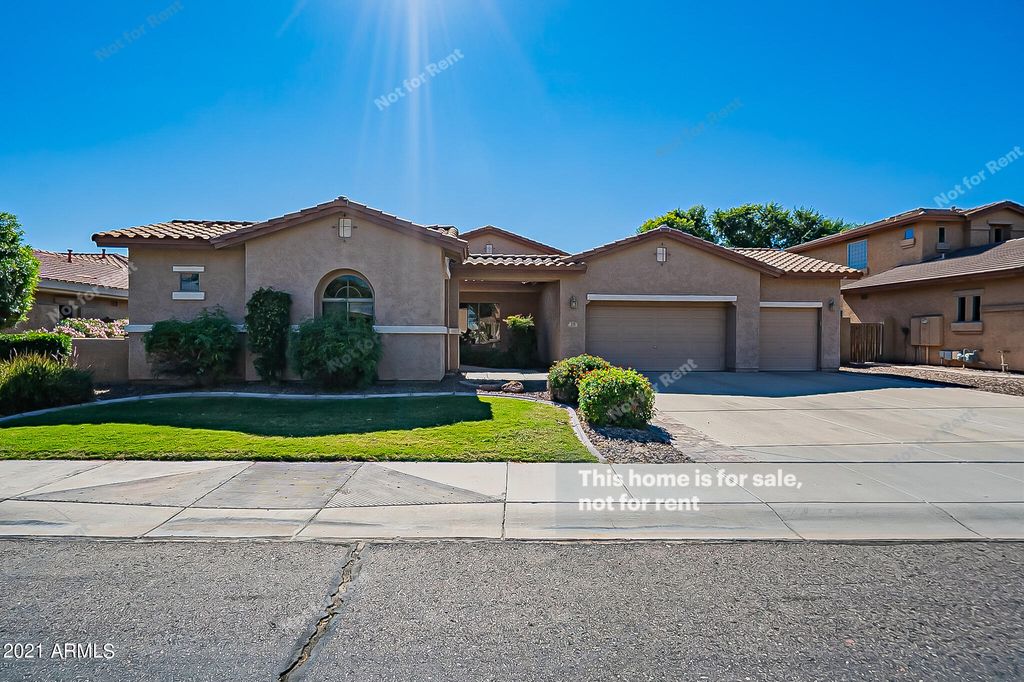 735 W Longhorn Dr, Chandler, AZ 85286