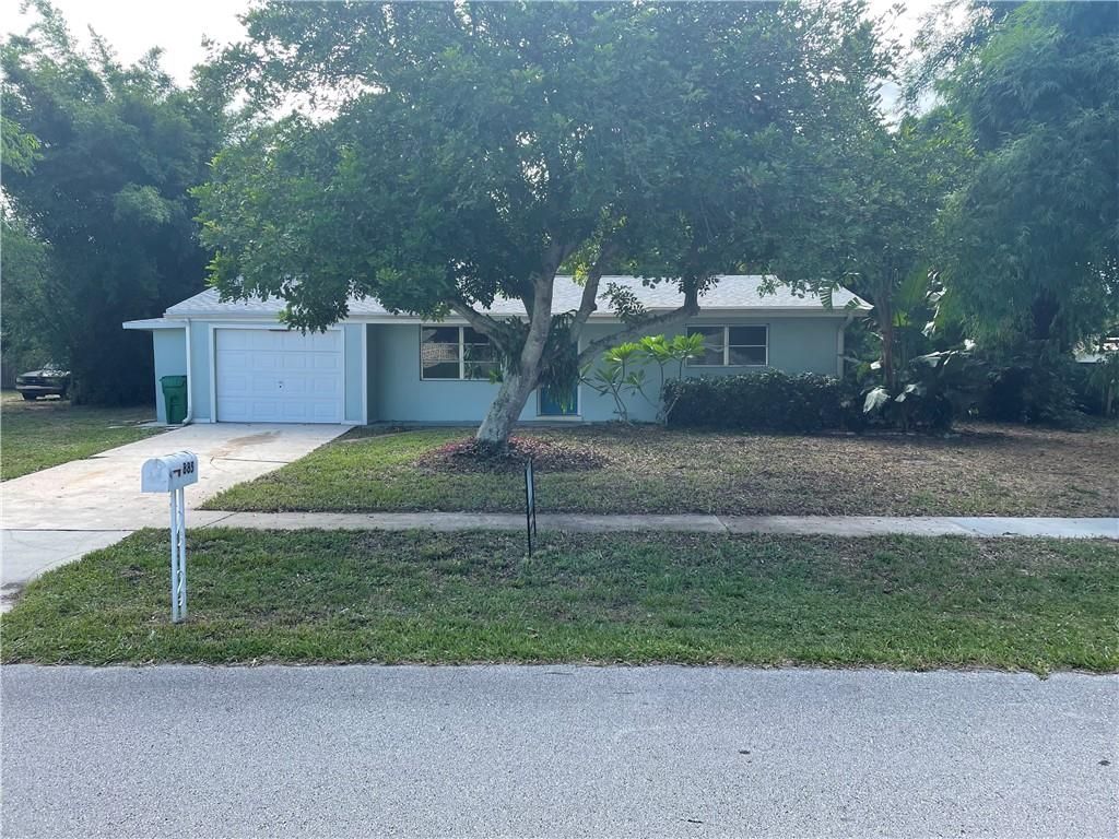 885 Schumann Dr, Sebastian, FL 32958