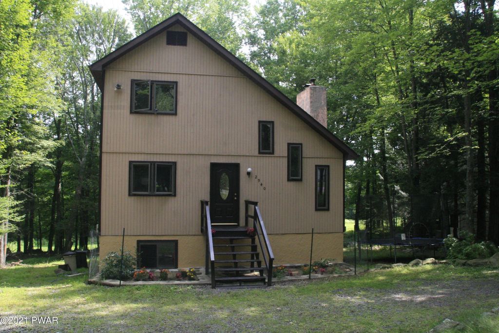 51 S Fairway Dr, Lake Ariel, PA 18436