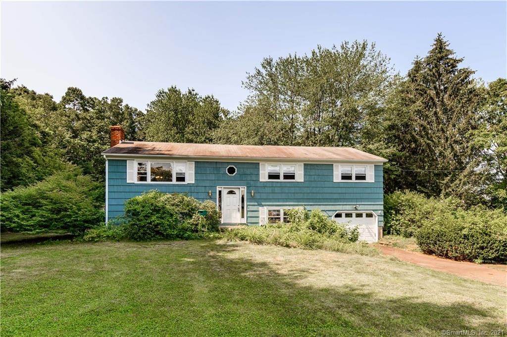 45 Carriage Dr, North Haven, CT 06473