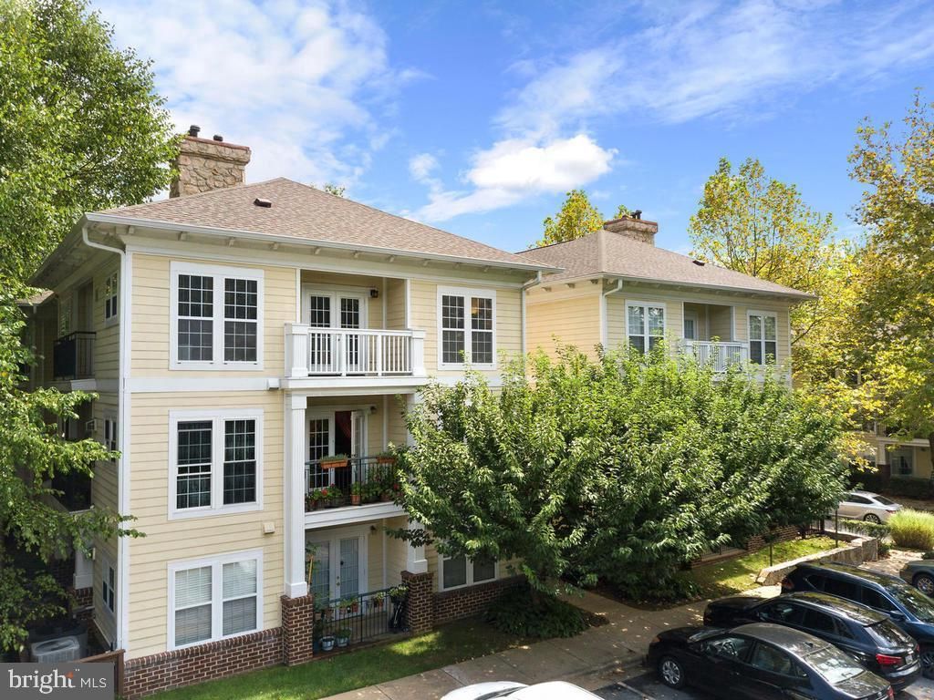 106 Booth St #32, Gaithersburg, MD 20878