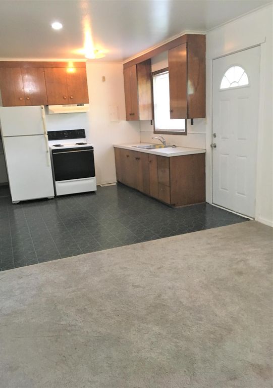 5002 Elmer Dr, Midland, MI 48640