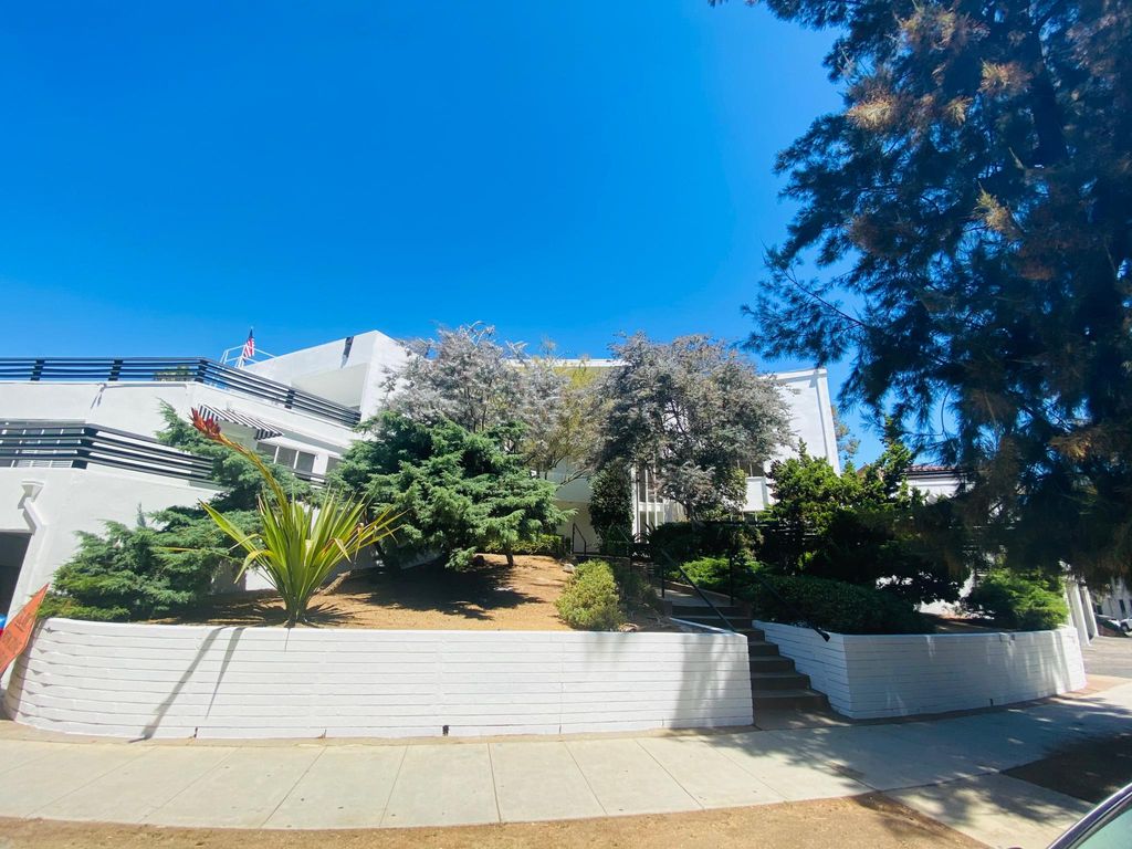 11045 Strathmore Dr, Los Angeles, CA 90024