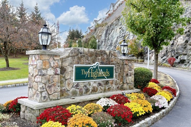 117 Mountainside Dr UNIT 117, Pompton Lakes, NJ 07442 See Est. Value, Schools & More