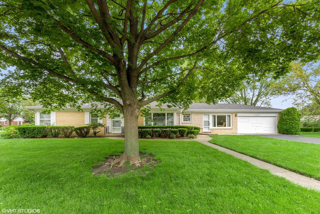 102 E Orchard St, Arlington Heights, IL 60005