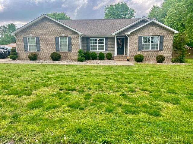208 Country Club Ln, Madisonville, KY 42431