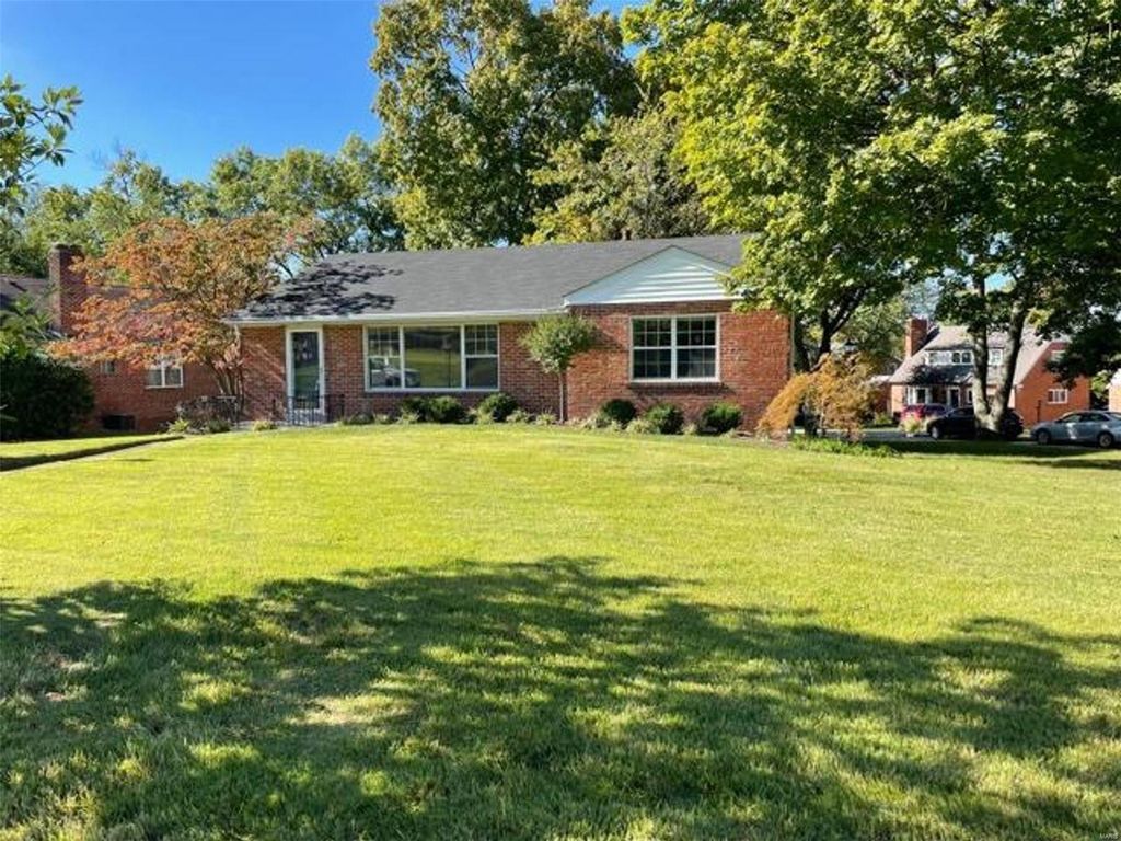 569 Mapleview Dr, Saint Louis, MO 63130