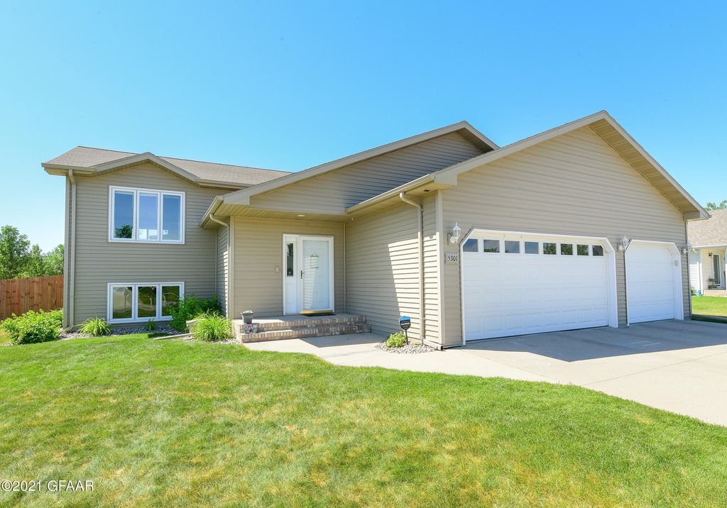 5301 W Maple Ave, Grand Forks, ND 58203