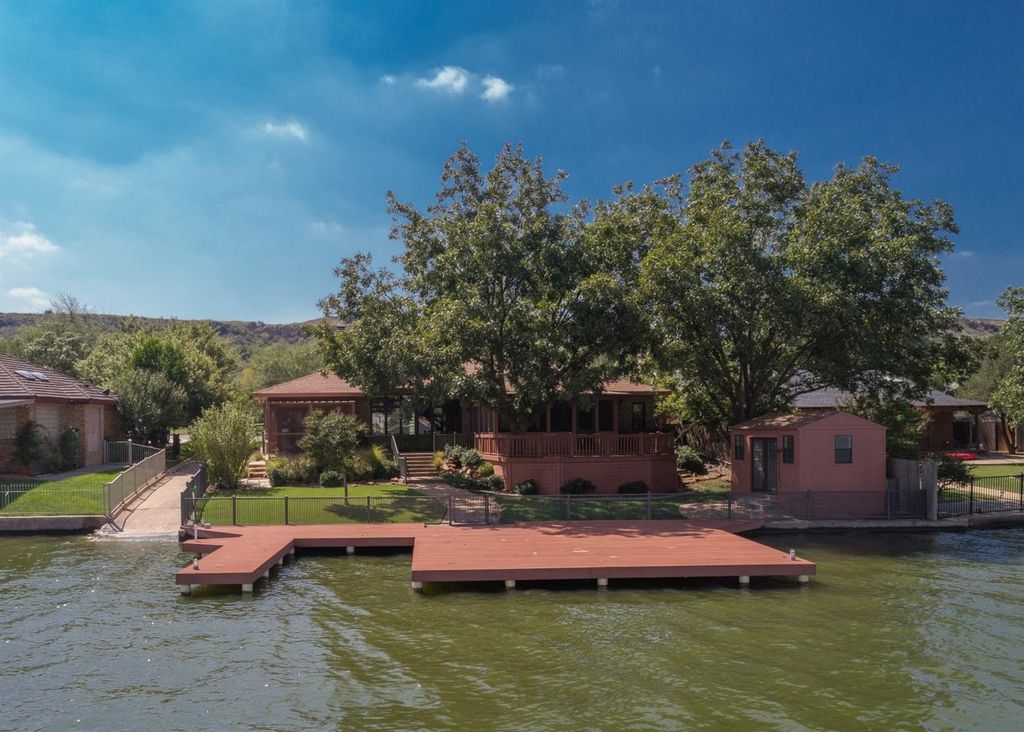 26 S Lakeshore Dr, Ransom Canyon, TX 3 Bed, 2 Bath SingleFamily Home