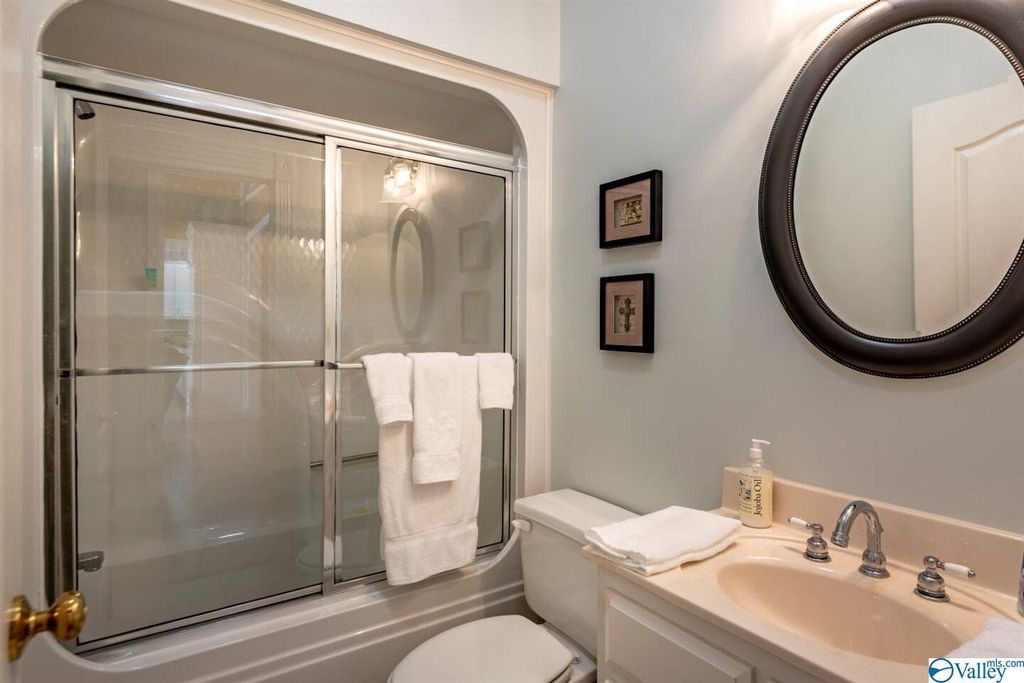 26 Lexington Dr, Scottsboro, AL - 4 Bed, 4 Bath Single-Family Home - 38