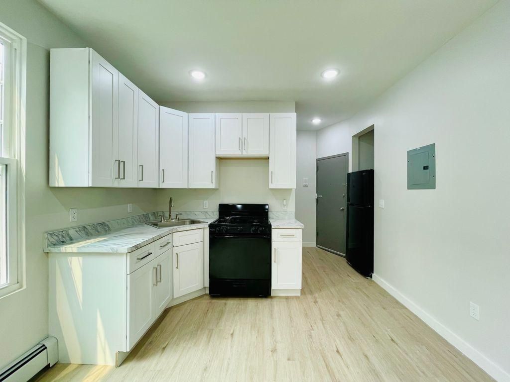 177 Van Nostrand Ave #2R, Jersey City, NJ 07305