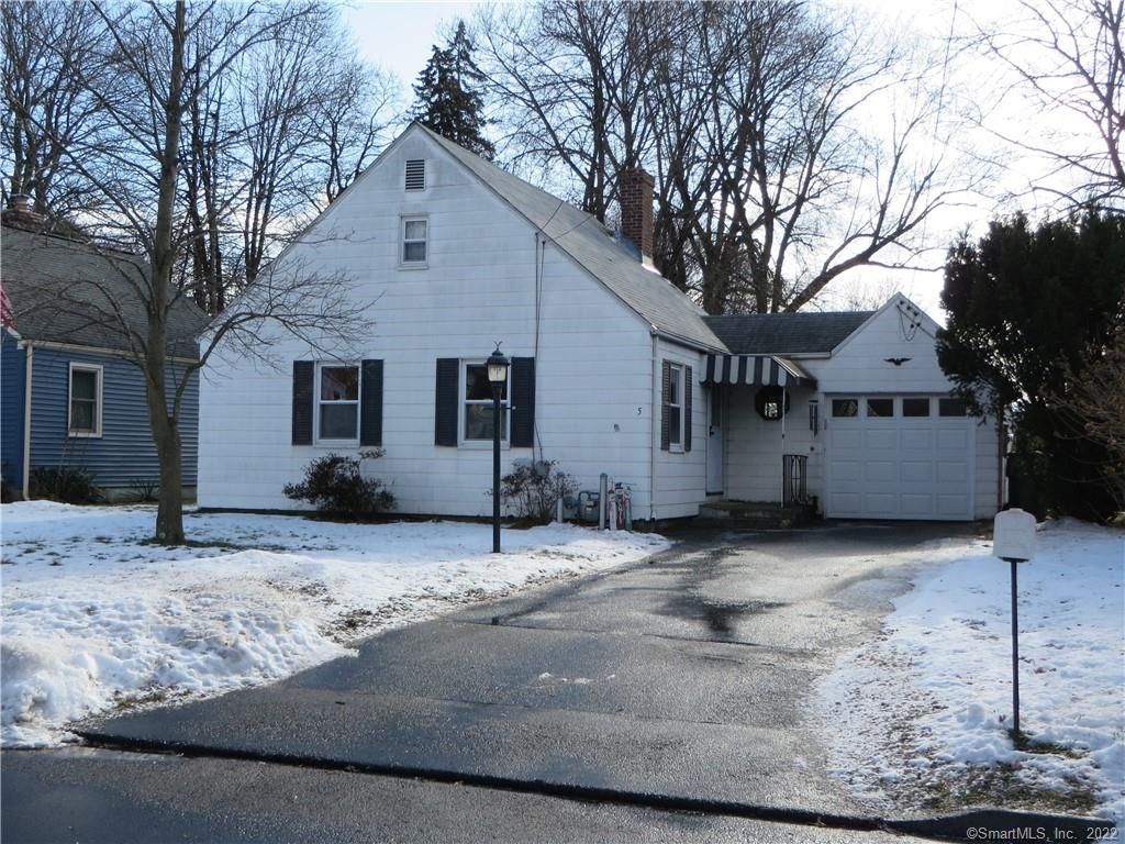 5 Gould Dr, East Hartford, CT 06118