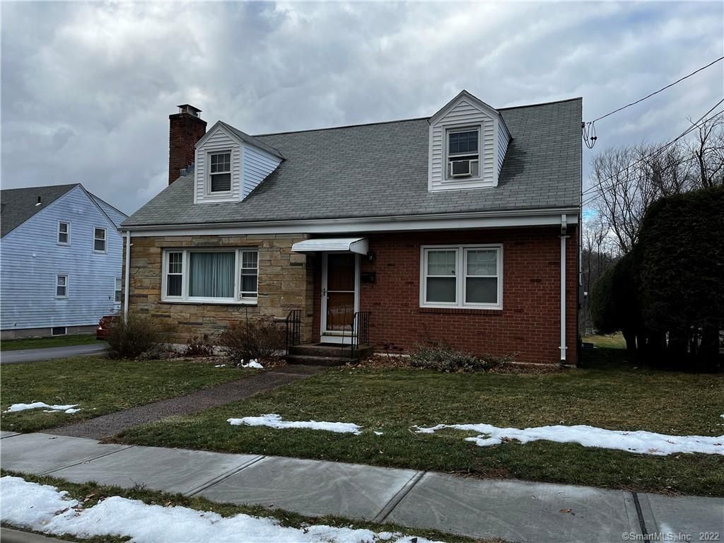 38 Columbus Ave, Middletown, CT 06457