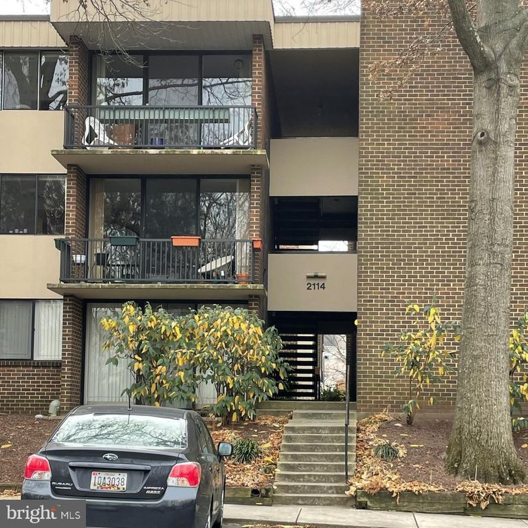 2114 Bonnywood Ln #1-302, Silver Spring, MD 20902