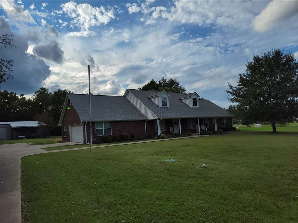 394 Brower Ln, Texarkana, TX 75501
