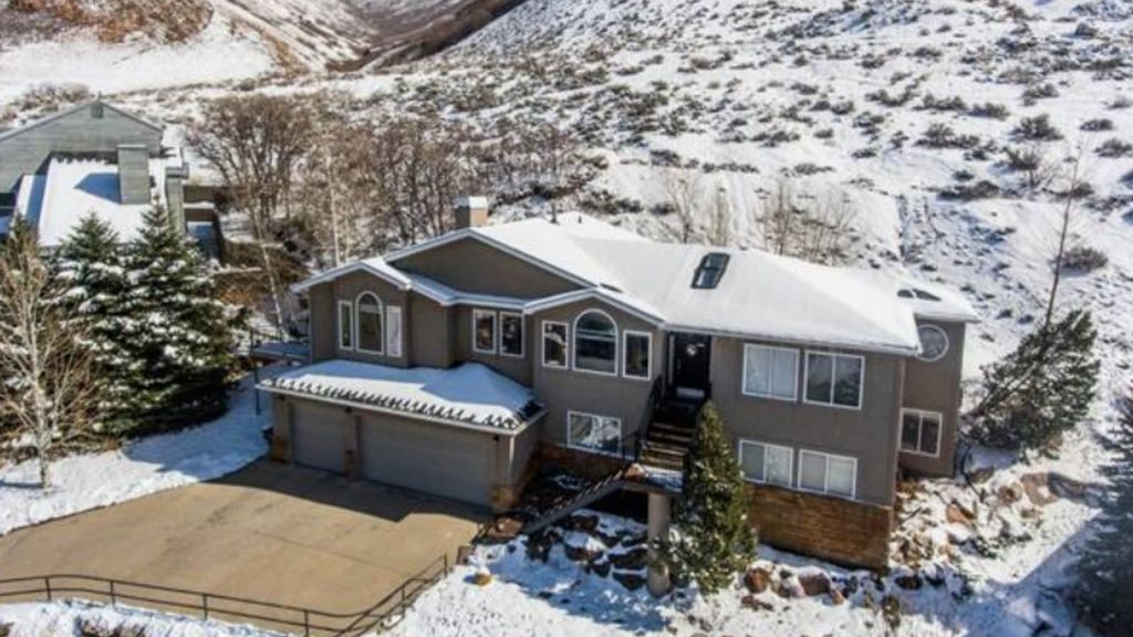 2401 S Summit Cir, Salt Lake City, UT 84109