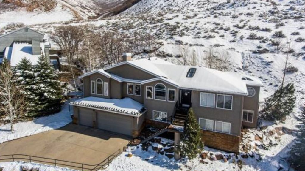 2401 S  Summit Cir, Salt Lake City, UT 84109