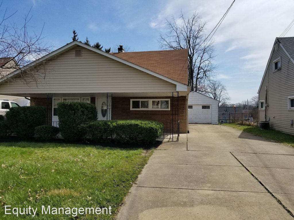275 S Edgehill Ave, Austintown, OH 44515