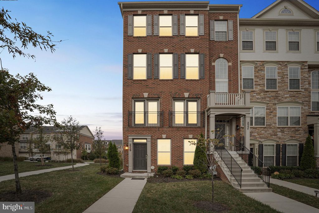2559 Campus Way N #54, Lanham, MD 20706