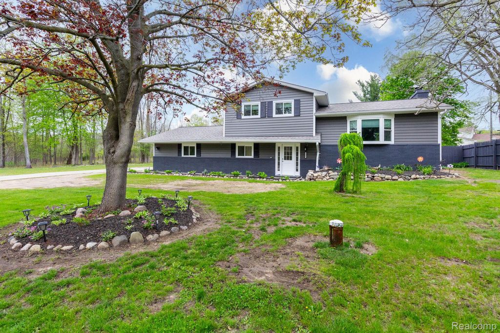 1337 Haines Rd, Lapeer, MI, 48446