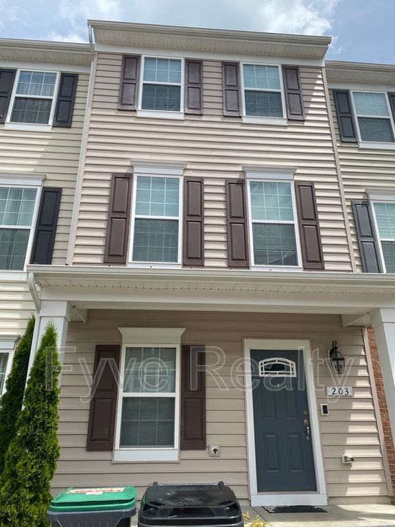 203 Tree Line Dr, Fredericksburg, VA 22405