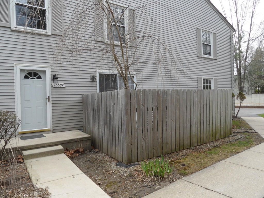 23687 Stonehenge Blvd, Novi, MI 48375