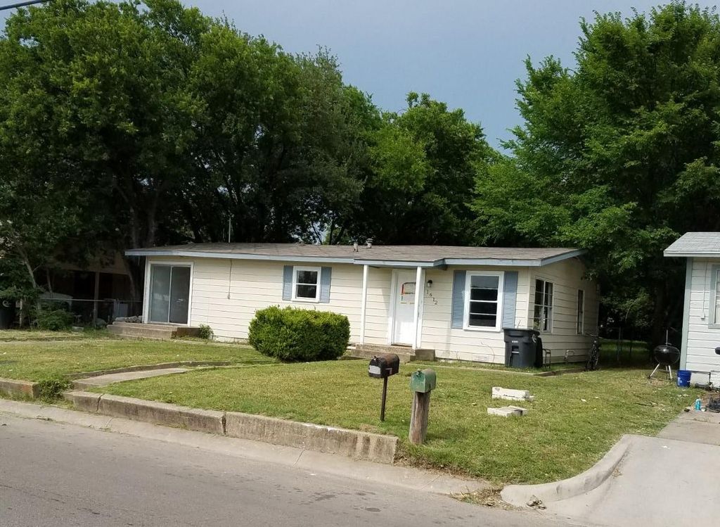 1612 N Anglin St, Cleburne, TX 76031