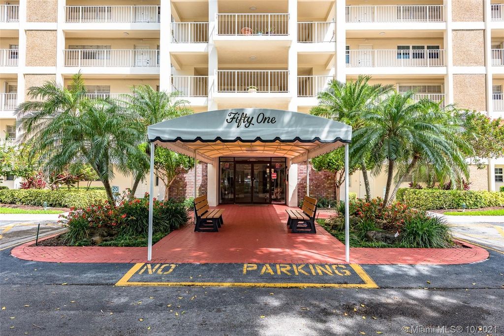 3080 N Course Dr #501, Pompano Beach, FL 33069