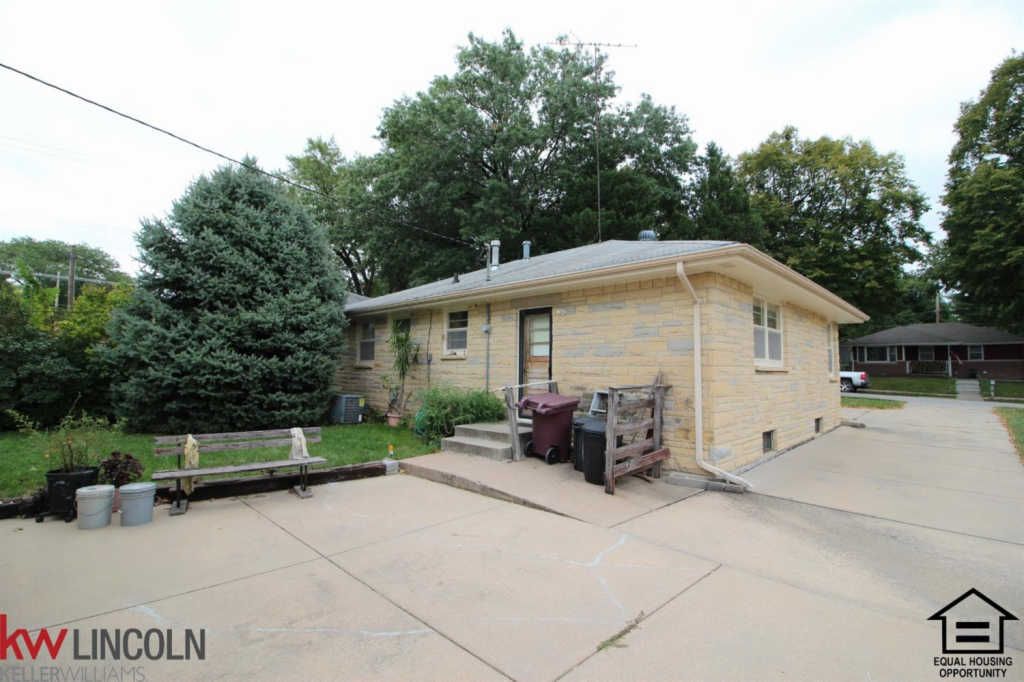 5510 Sumner St, Lincoln, NE 3 Bed, 2 Bath SingleFamily Home 7
