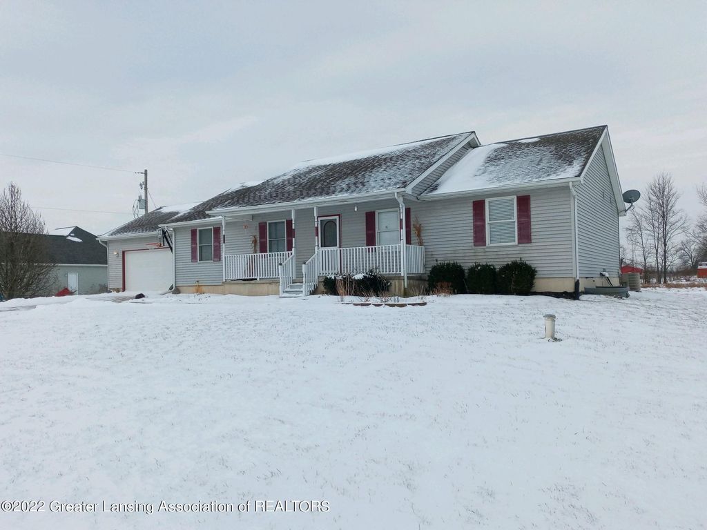 10235 W Howe Rd, Eagle, MI 48822