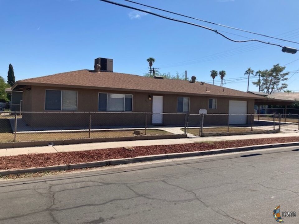 661 N 5th St, El Centro, CA 92243