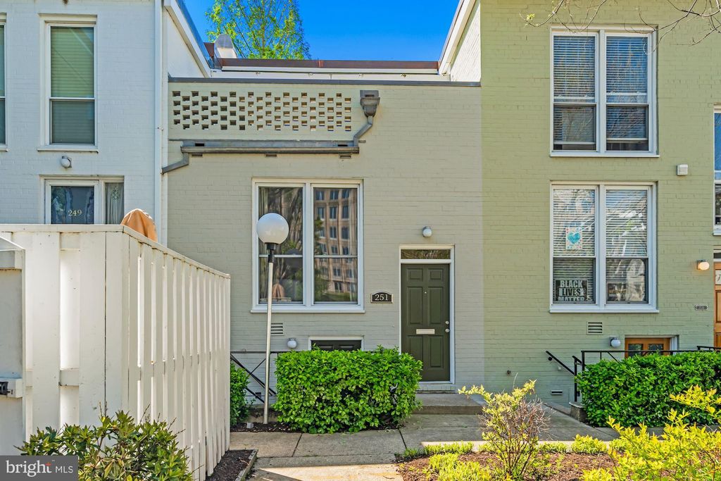 251 G St SW #113, Washington, DC 20024