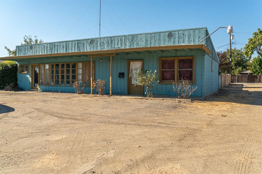 637 E Elm Ave, Coalinga, CA 93210