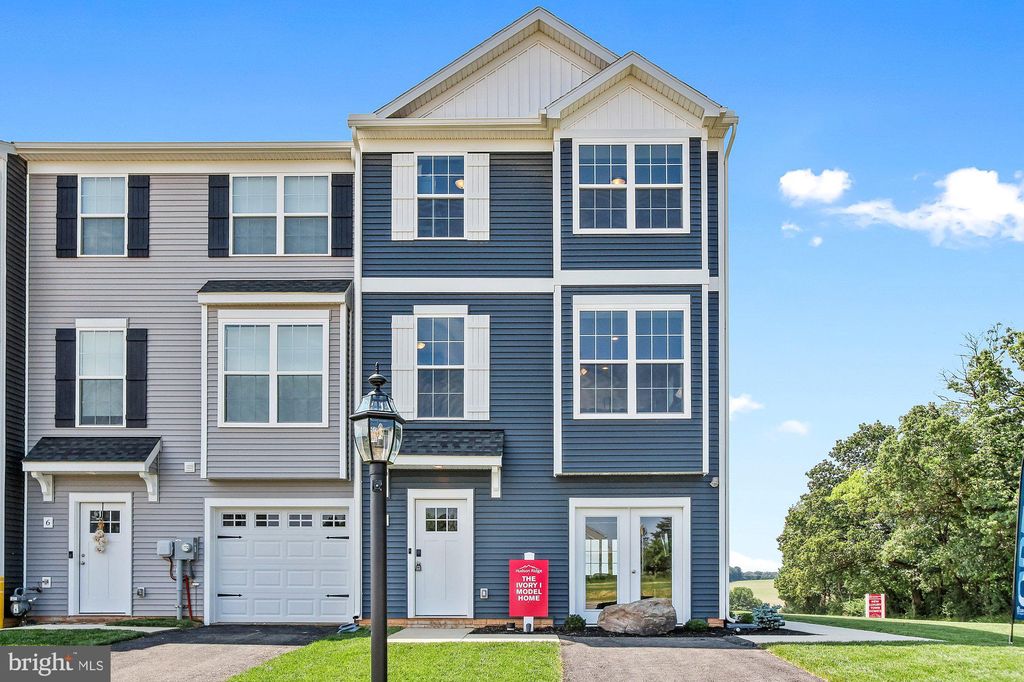 2 Hudson Rd, Red Lion, PA 17356