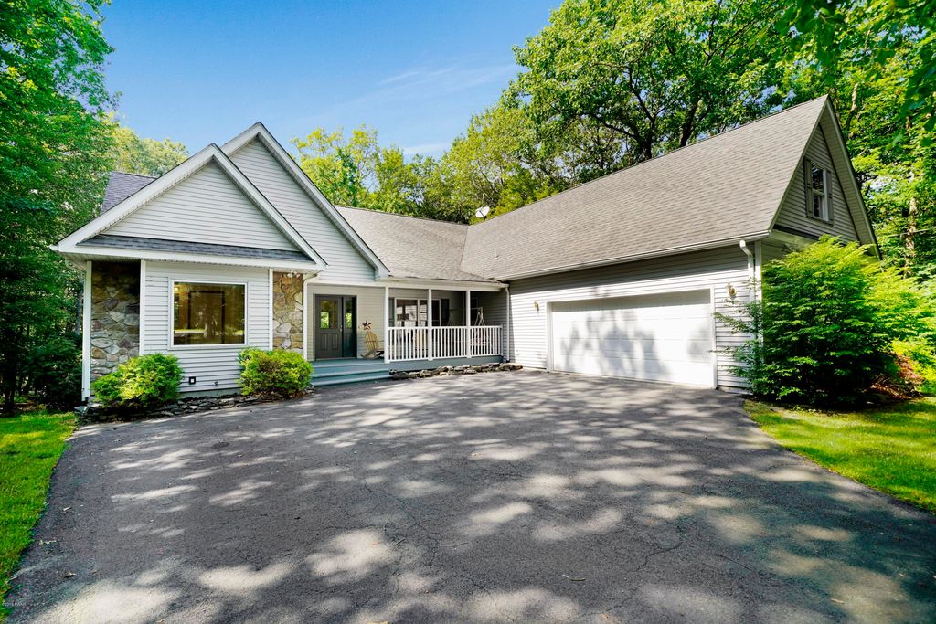 102 Ironwood Ln, Lords Valley, PA 4 Bed, 3 Bath SingleFamily Home