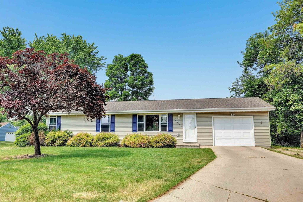 300 Janet Ct, Wrightstown, WI 54180