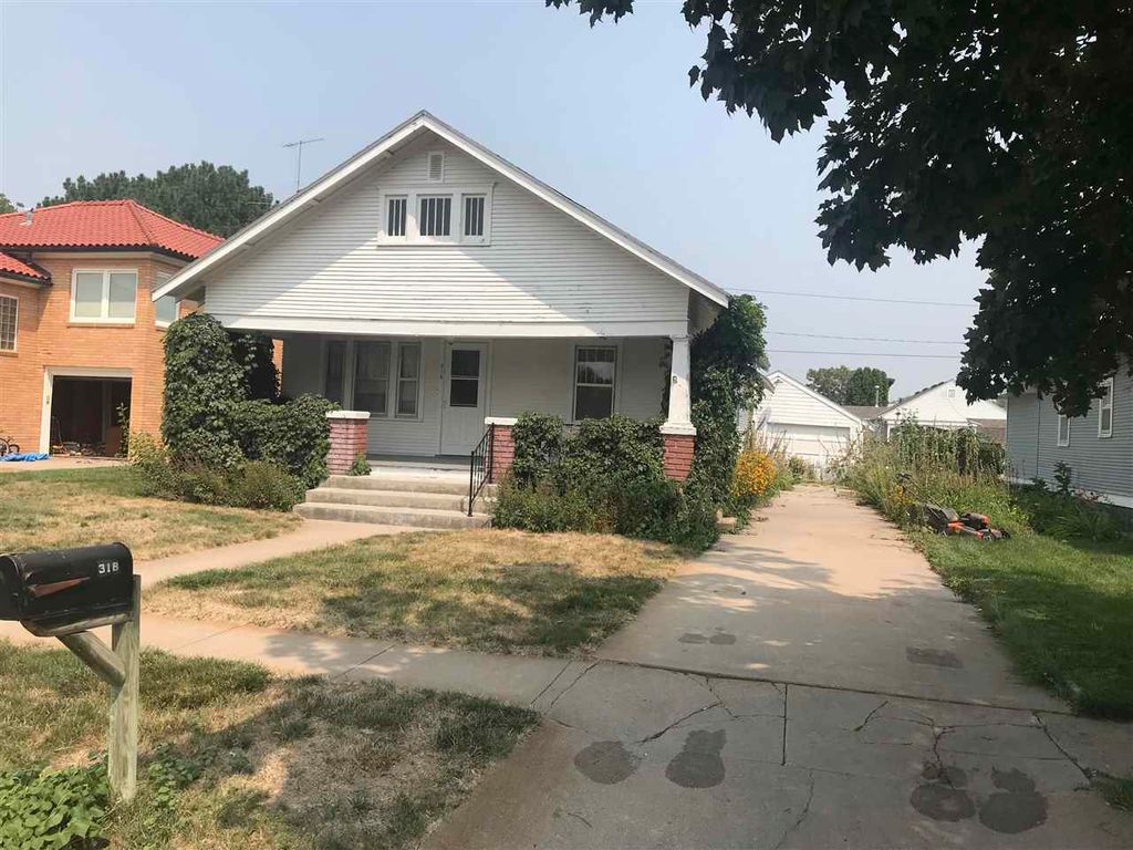 318 E 10th St, Cozad, NE 69130 Trulia