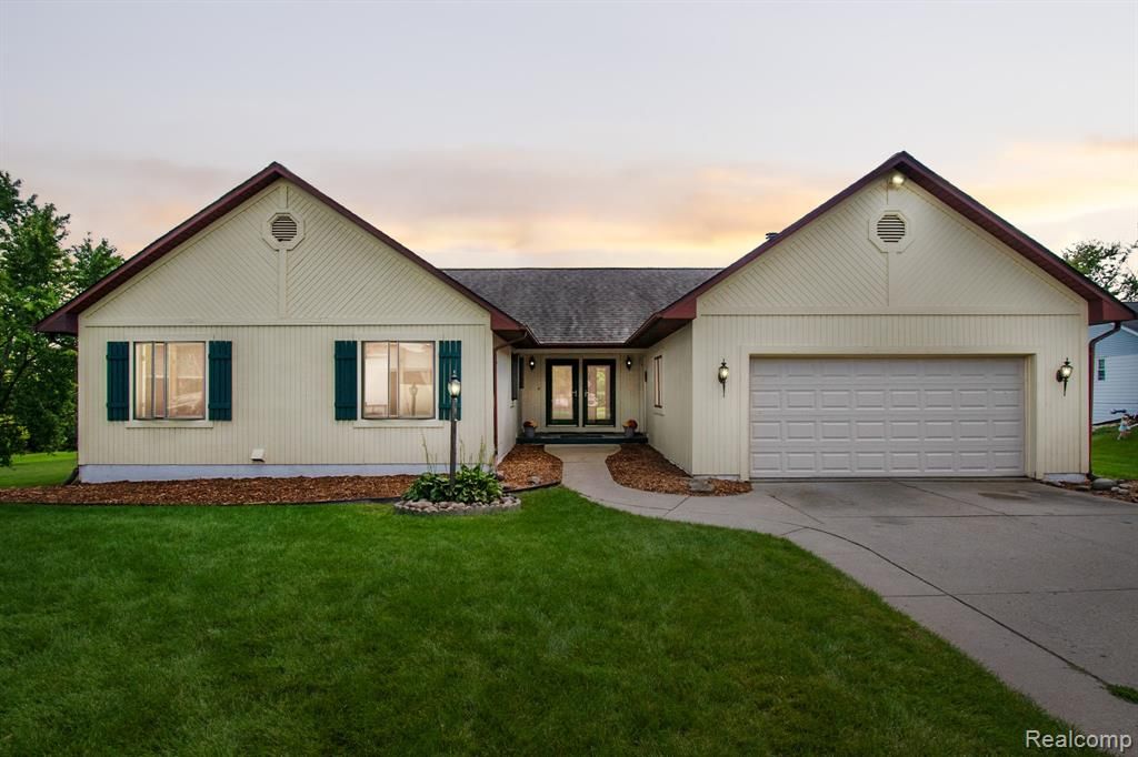 3369 Lahring Rd, Linden, MI 48451