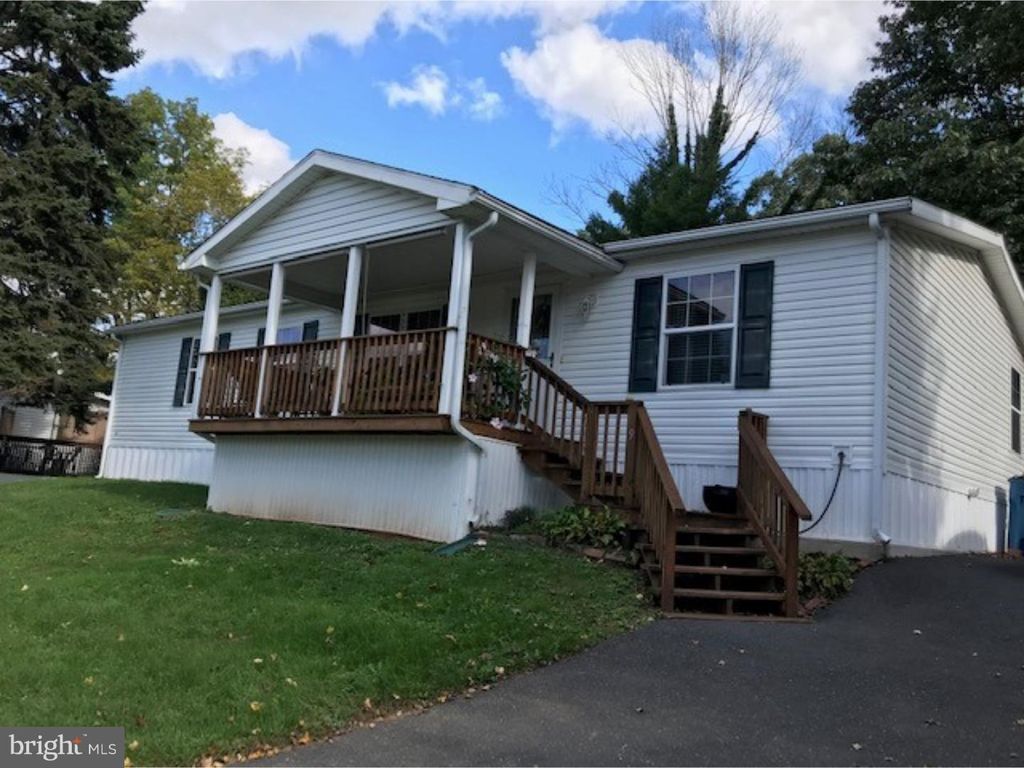 9 Lakeview Dr, Quakertown, PA - 3 Bed, 2 Bath Single-Family Home - 18
