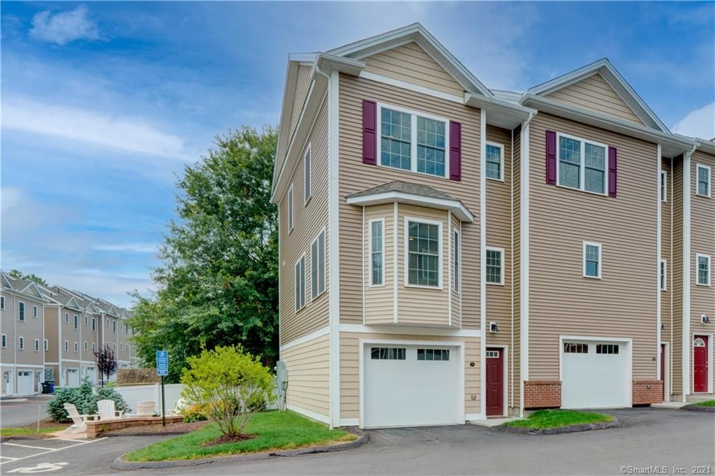 35 Ringgold St #403, West Hartford, CT 06119