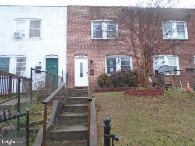 906 Stoll St, Baltimore, MD 21225