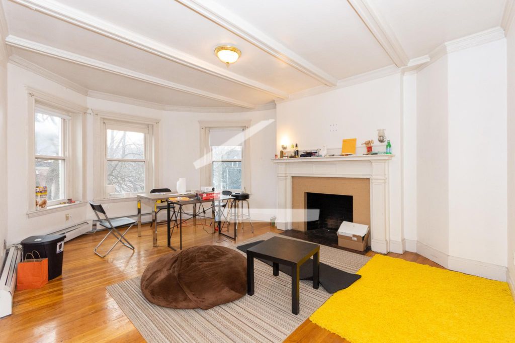 157 Thorndike St #7, Brookline, MA 02446
