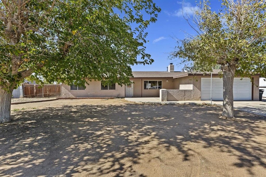 13090 Yakima Rd, Apple Valley, CA 92308