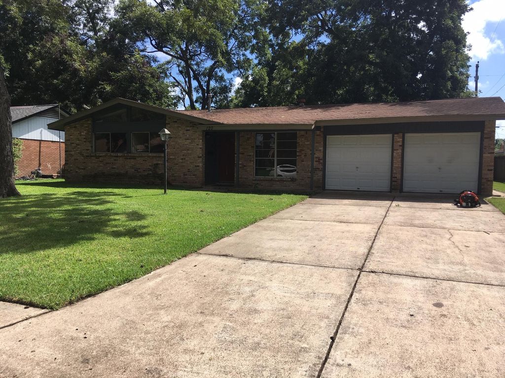 120 Sage St, Lake Jackson, TX 77566