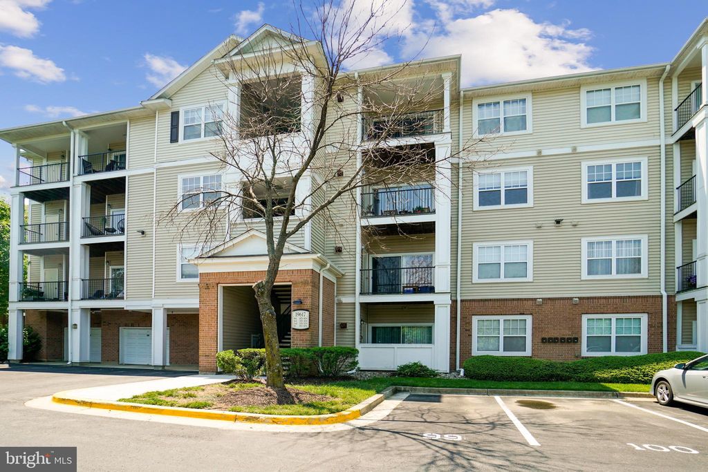19617 Galway Bay Cir #303, Germantown, MD 20874