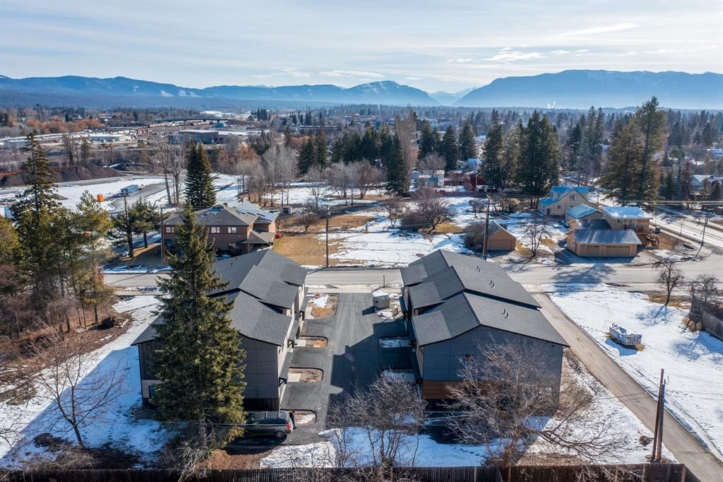 Resort View: Middle Unit Plan in Karrow Avenue Townhomes, Whitefish, MT 59937