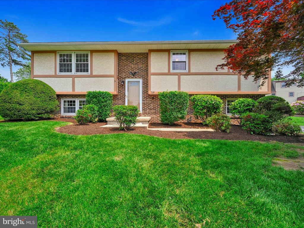 719 Loblolly Ln, Reading, PA 19607