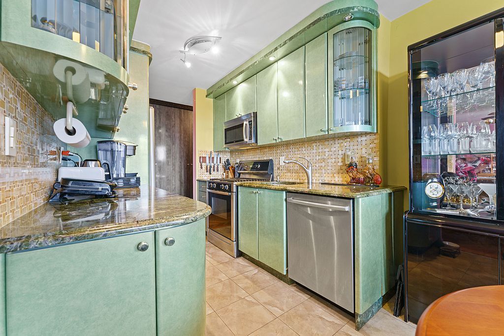 2475 W  16th St #17K, Brooklyn, NY 11214