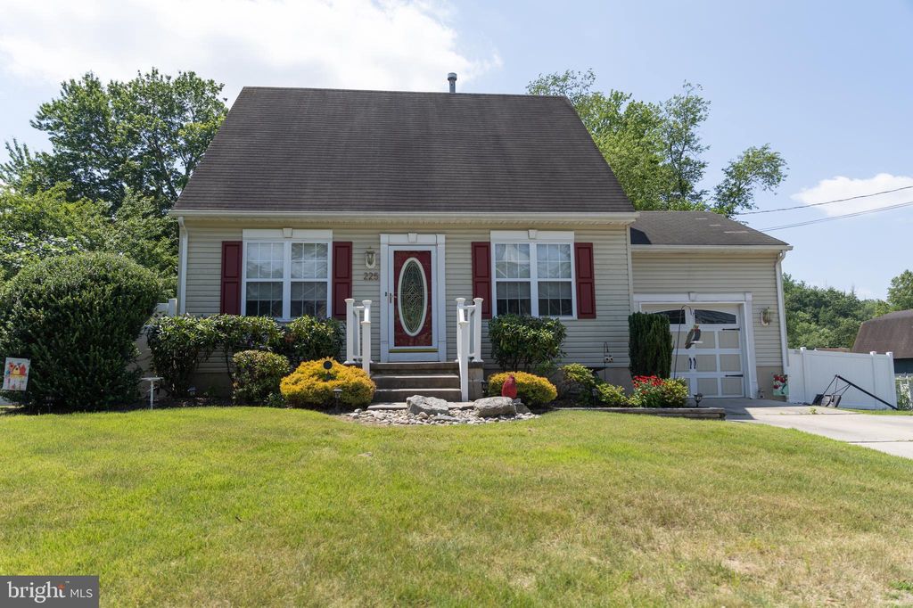 225 Morris Ave, Blackwood, NJ 08012