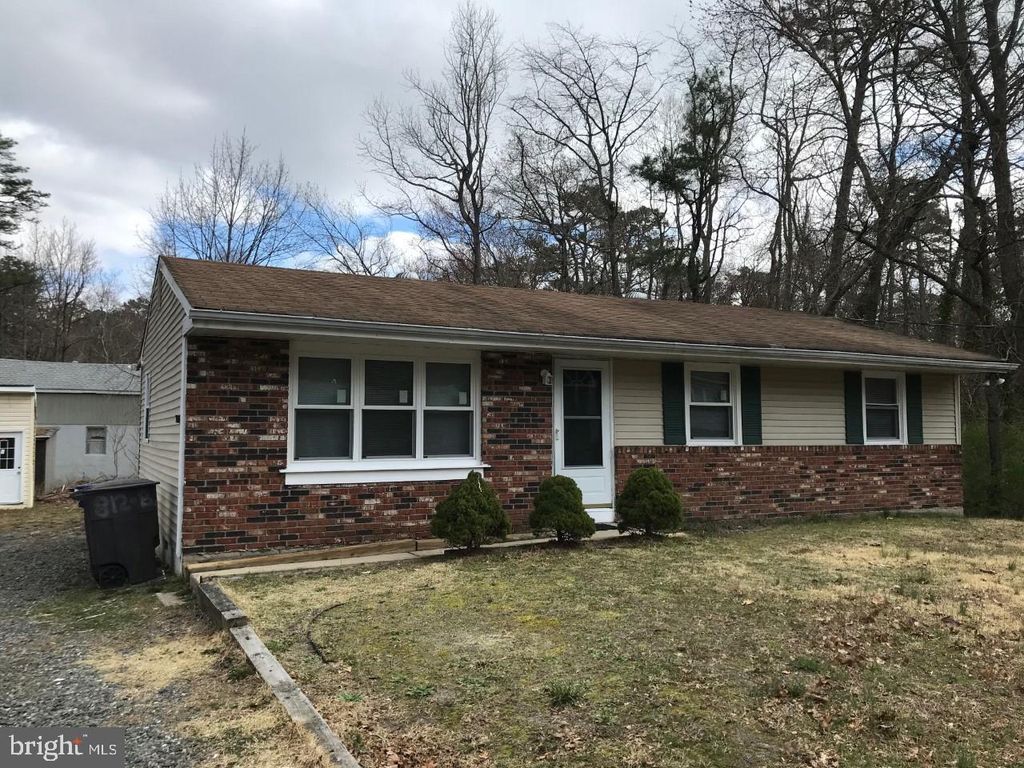 221 Lester St, Browns Mills, NJ 08015